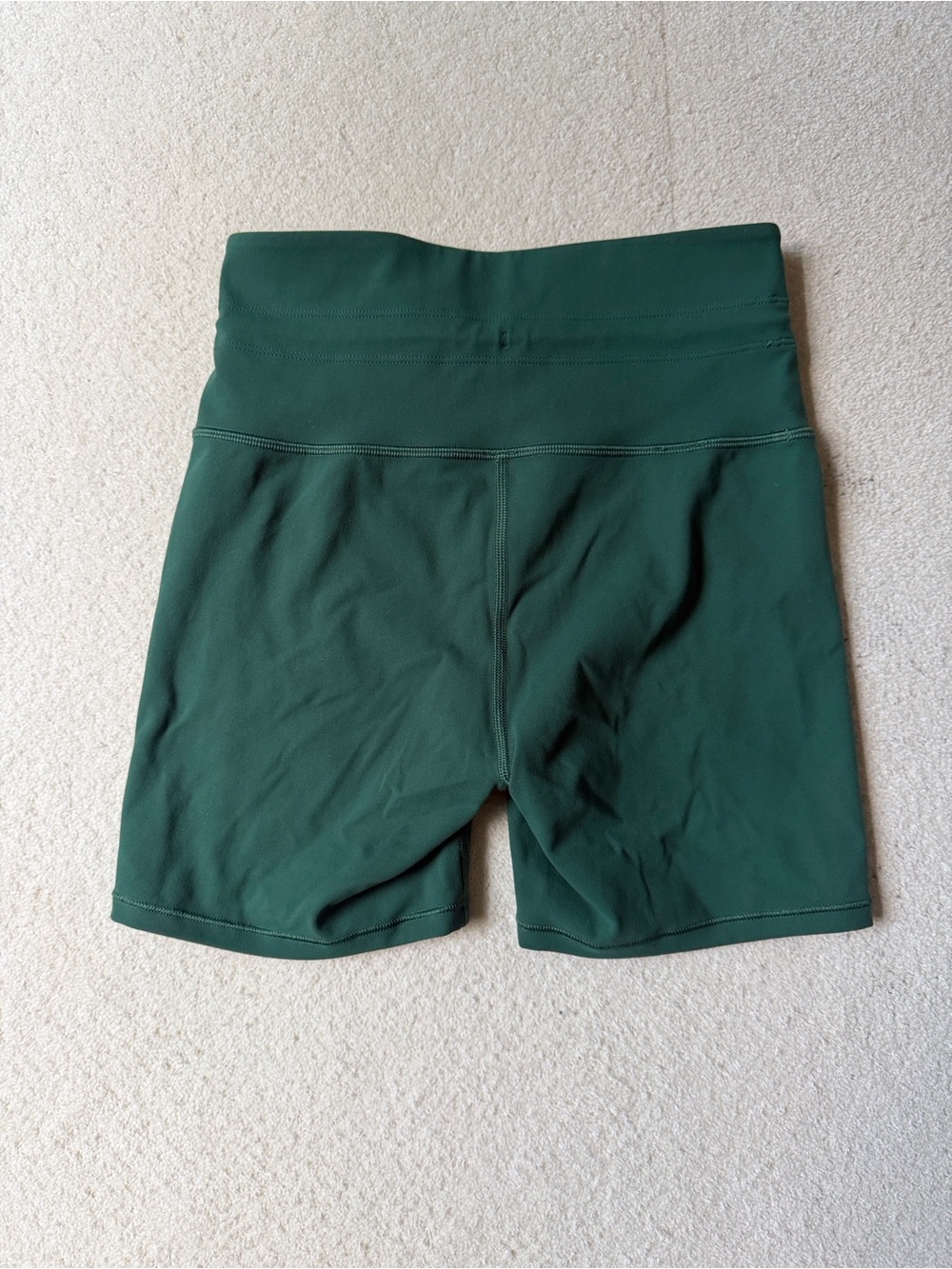 Vuori Women’s Daily Piped Shorts - Picture 2 of 2